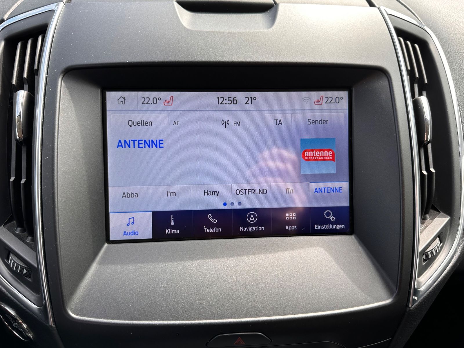 Fahrzeugabbildung Ford S-Max 1.5 EB Titanium 7-Sitz/LED/KeyFree/RFK/PDC