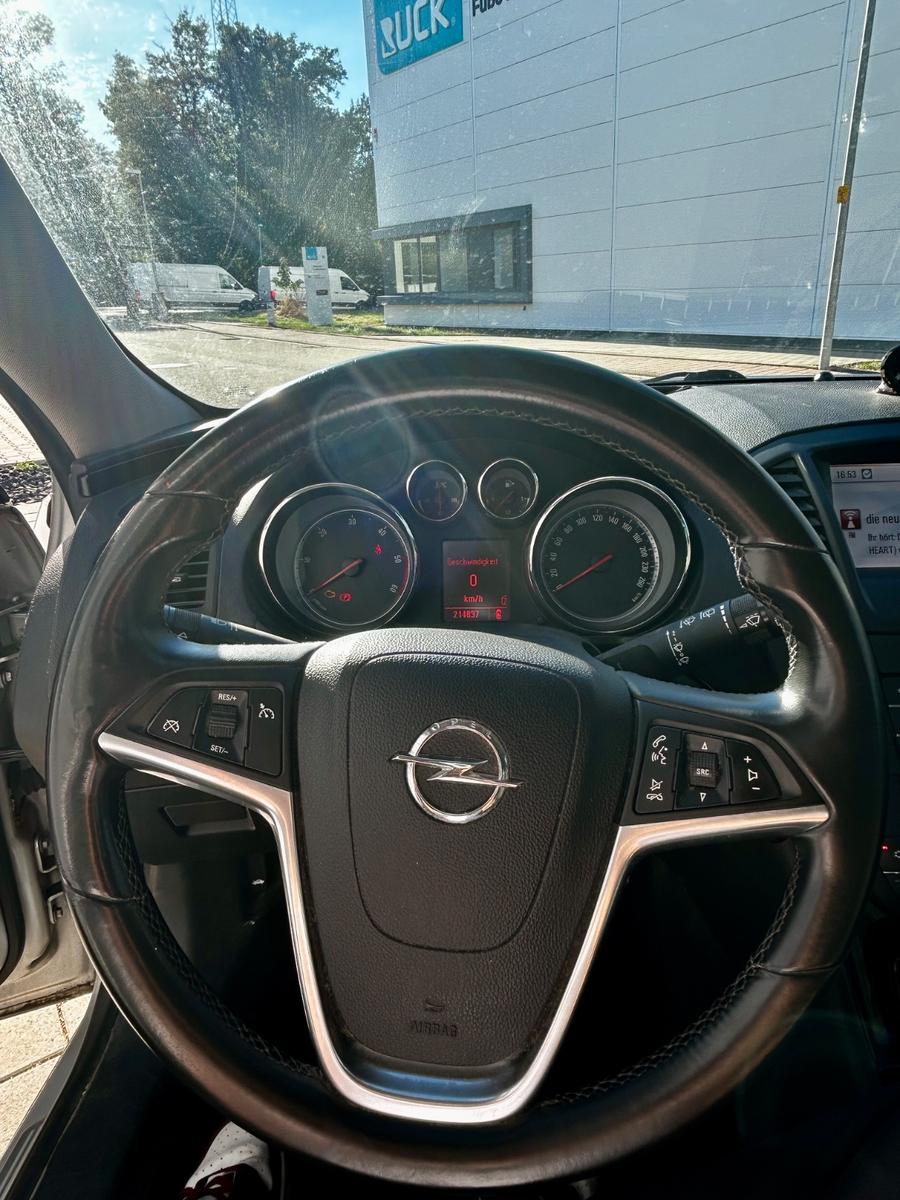 Opel Insignia 2011 — photo 7