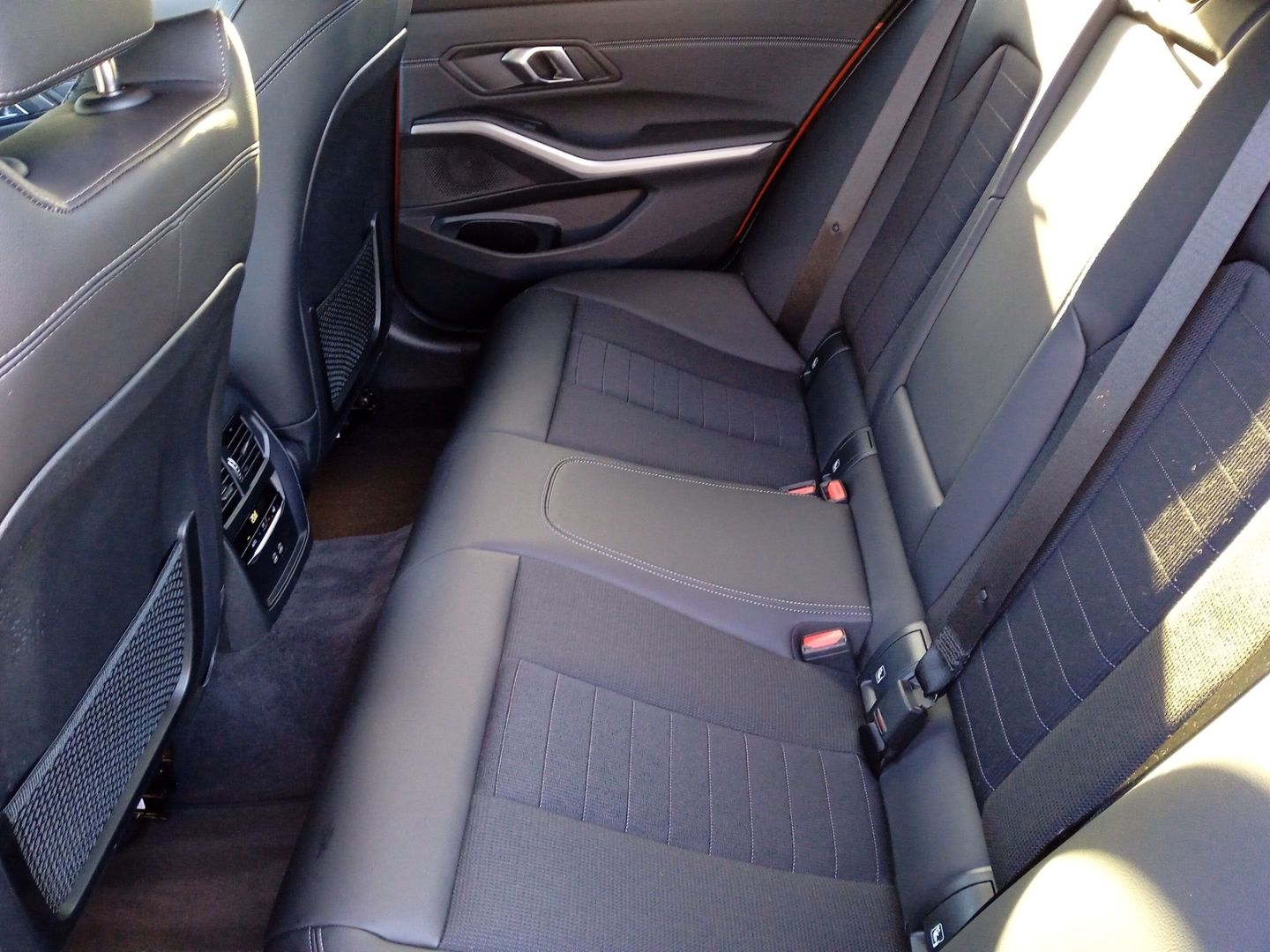BMW 318 i Limousine Aut. SPORTSITZE+DAB+NAVI+TEMPOMA foto 12