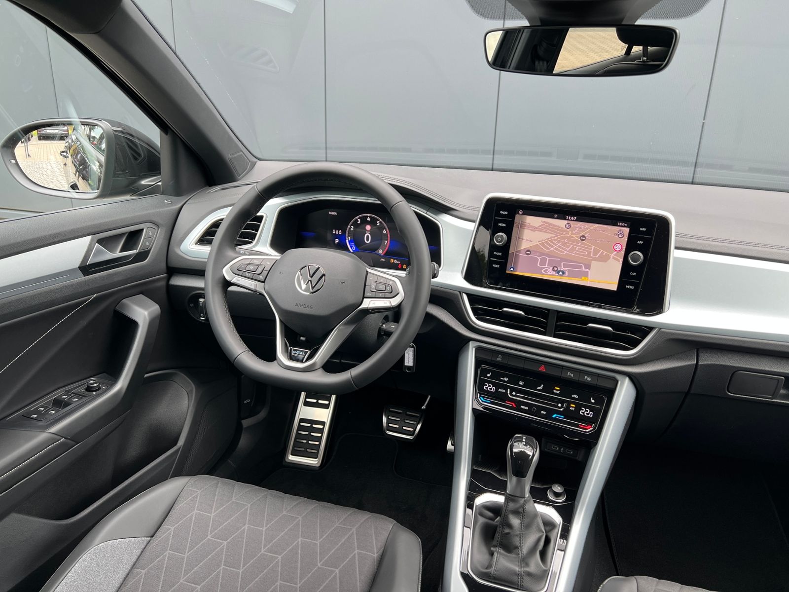 Fahrzeugabbildung Volkswagen T-Roc  GOAL 1.5 TSI DSG *AHK, Navi, Plus-Paket*