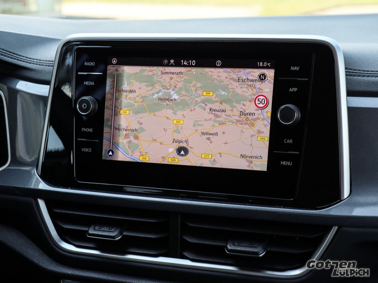 Fahrzeugabbildung Volkswagen T-Roc Style 1.5 TSI DSG Navi AHK LED PDC Klima