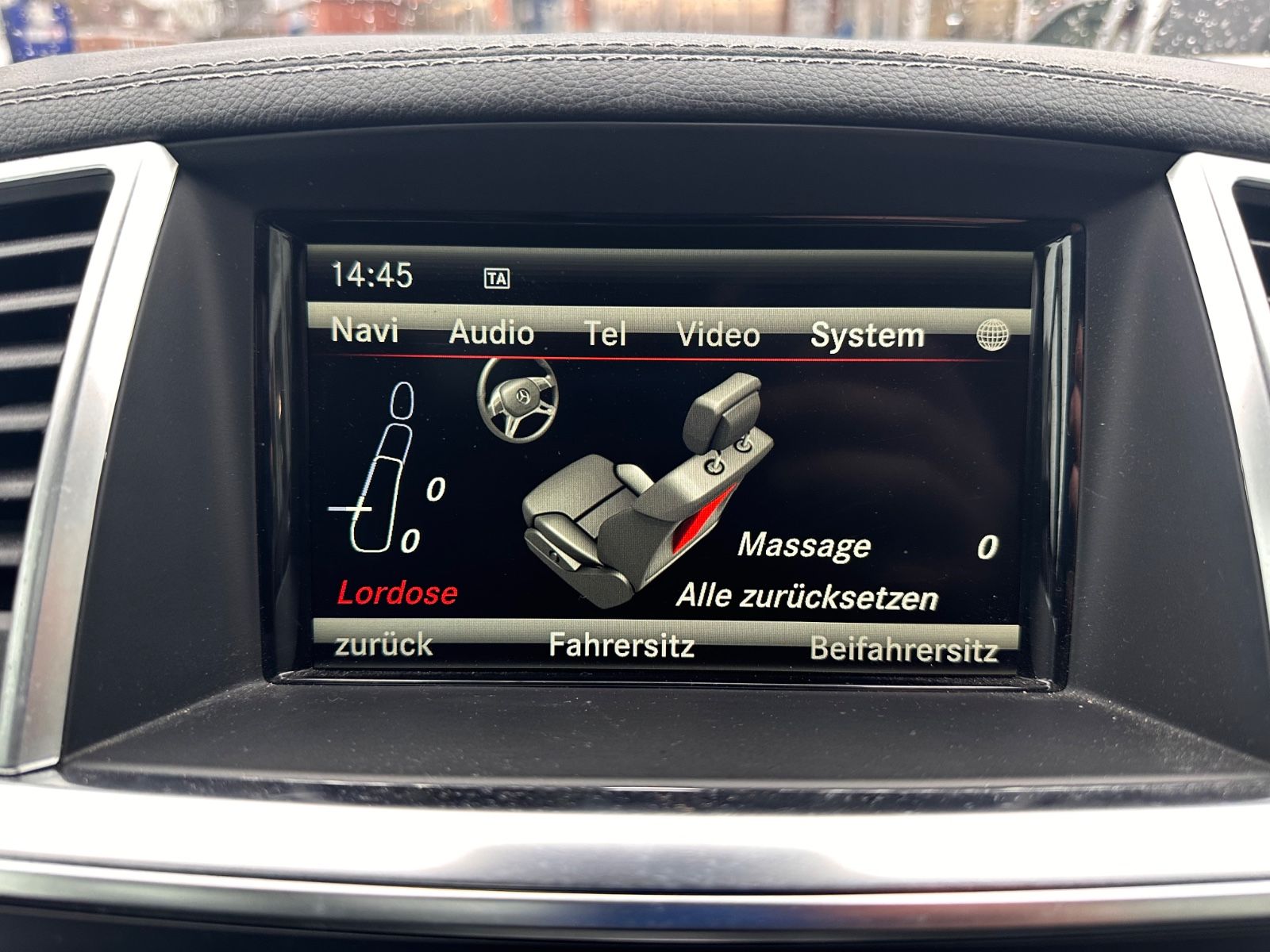 Fahrzeugabbildung Mercedes-Benz ML 63 AMG 4M Perform/AHK/Pano/Nachtsicht/21"/ACC