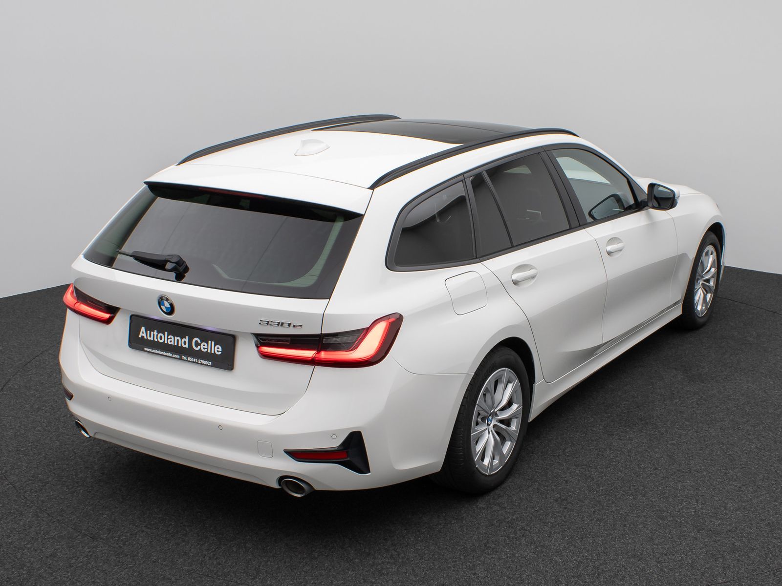 Fahrzeugabbildung BMW 330e Panorama Laser HUD DAB H/K Komfort Alarm