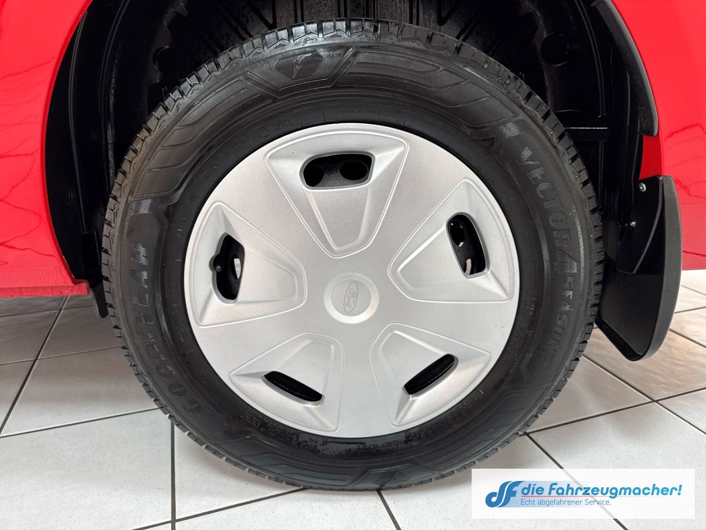 Fahrzeugabbildung Ford Transit Custom Tourneo 320 L1 Trend 2.0 TDCi Dyn