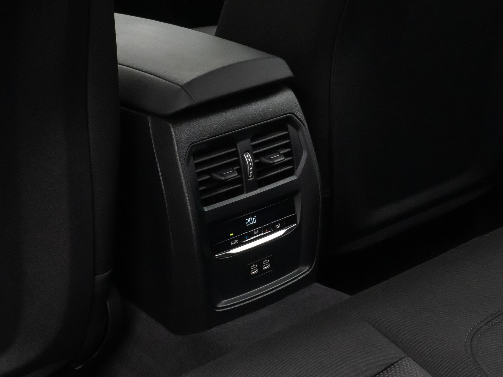 Fahrzeugabbildung BMW 318i Kamera DAB CockPit+ Alarm Geschwindigkeitsr