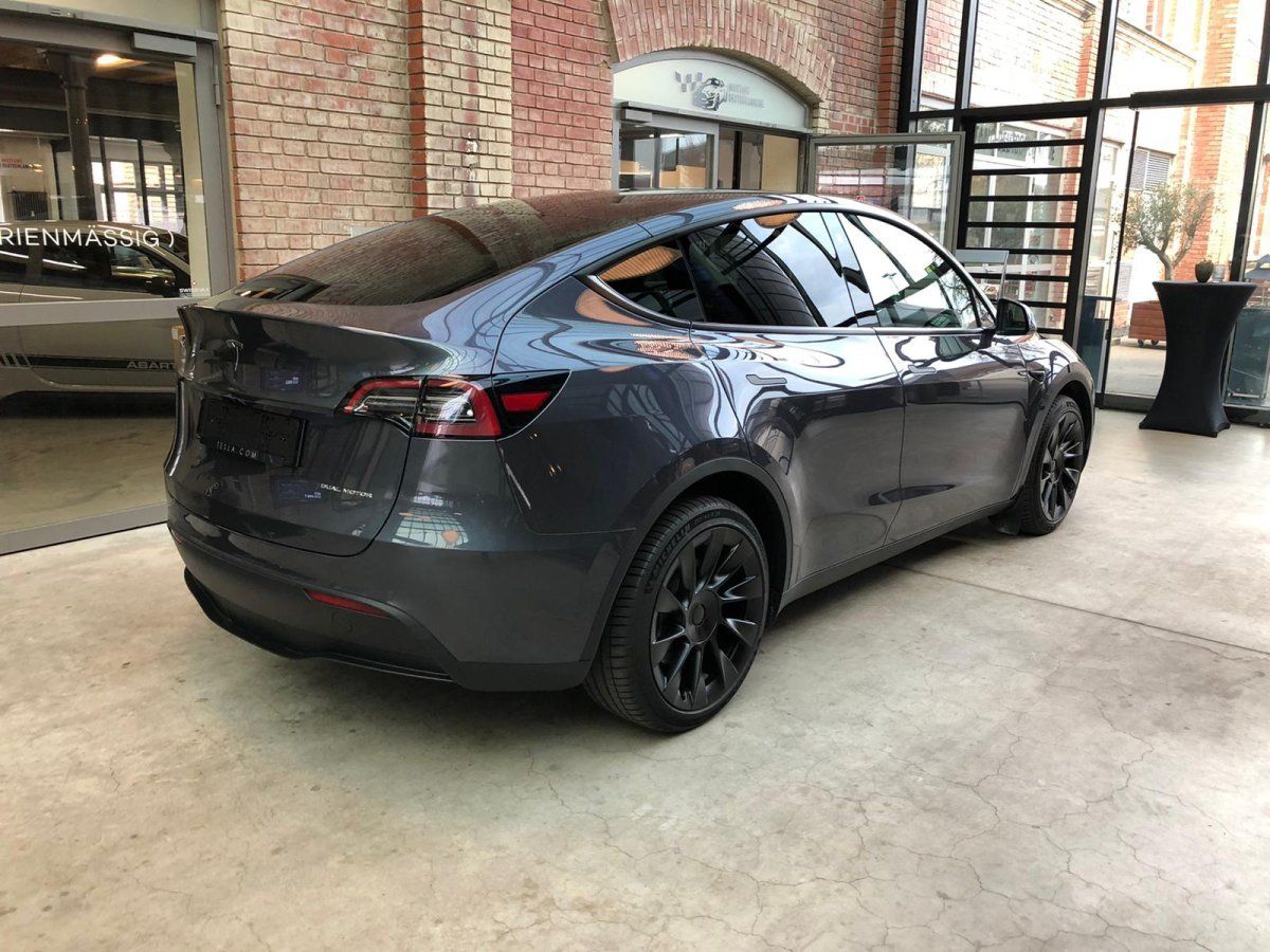 Tesla Model Y (Long Range AWD  20Zoll Induction/1.Hand/)