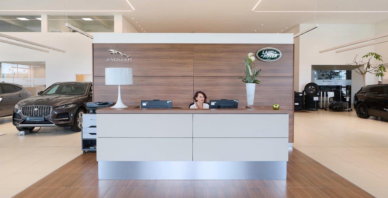 showroom-image-top
