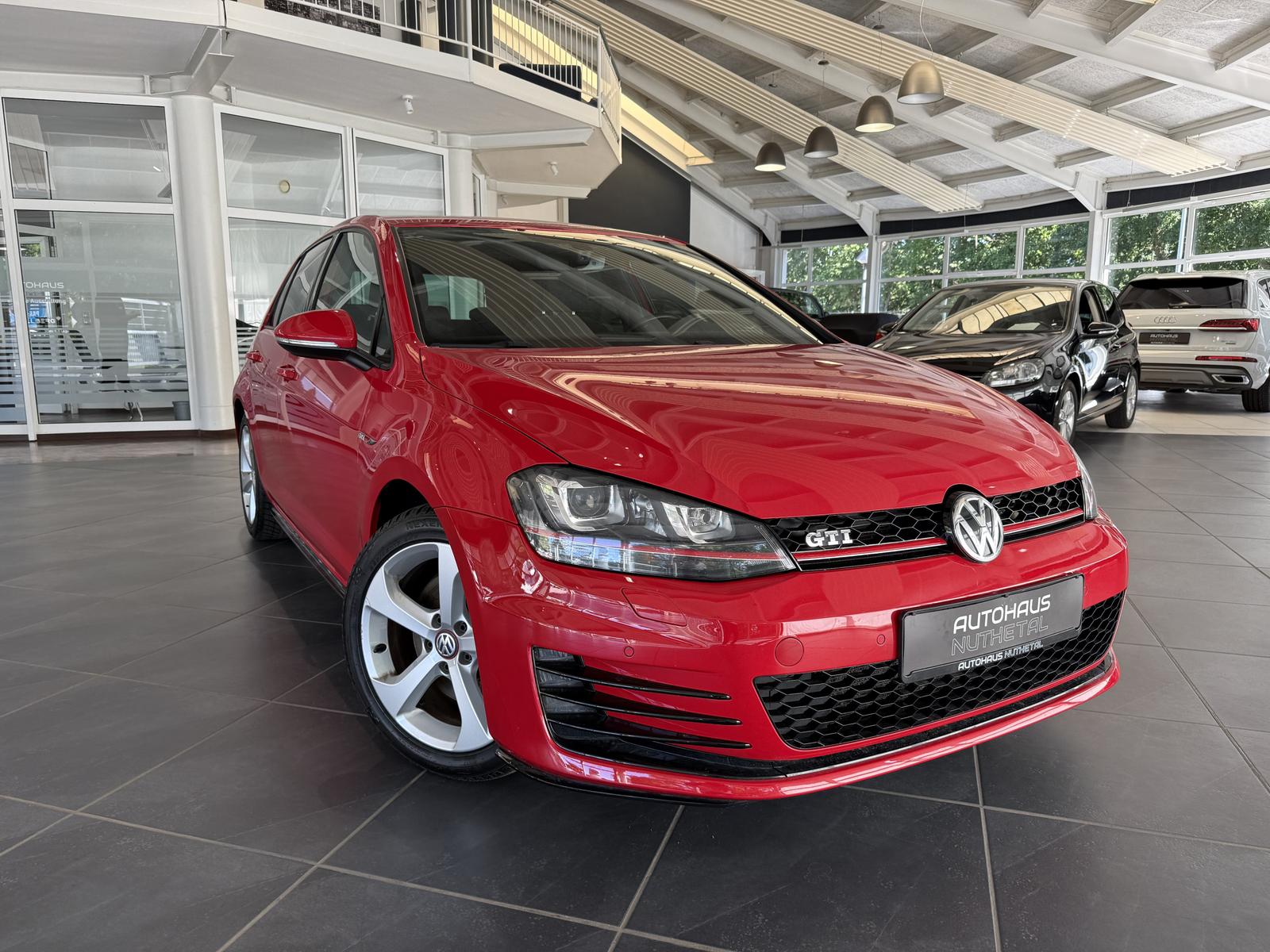 Volkswagen GolfVII GTI BMT SCHALTER / CARPLAY / STOFF
