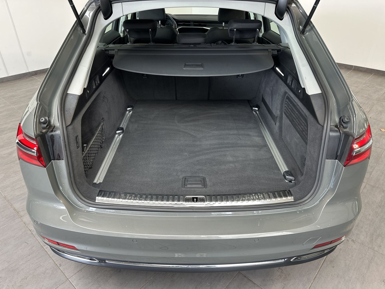 Fahrzeugabbildung Audi A6 Avant 40 TDI Sport NAV+LED+PANO+AHK+SHZ+1HD