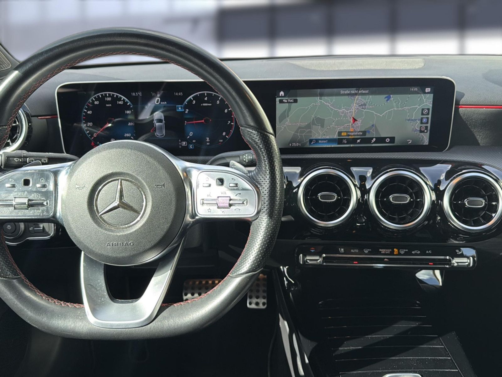 Fahrzeugabbildung Mercedes-Benz A 250 AMG-Line/ unfallfrei