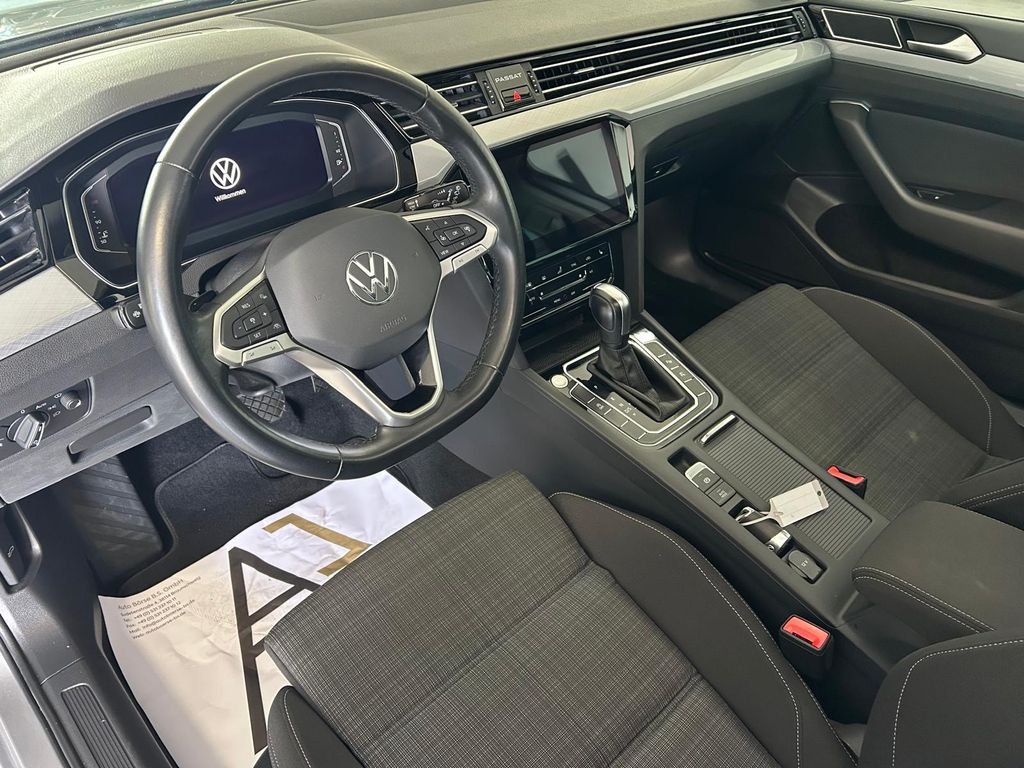 Volkswagen Passat Variant BUSINESS PANO*HUD*CAM*AHK*IQ.LIGH