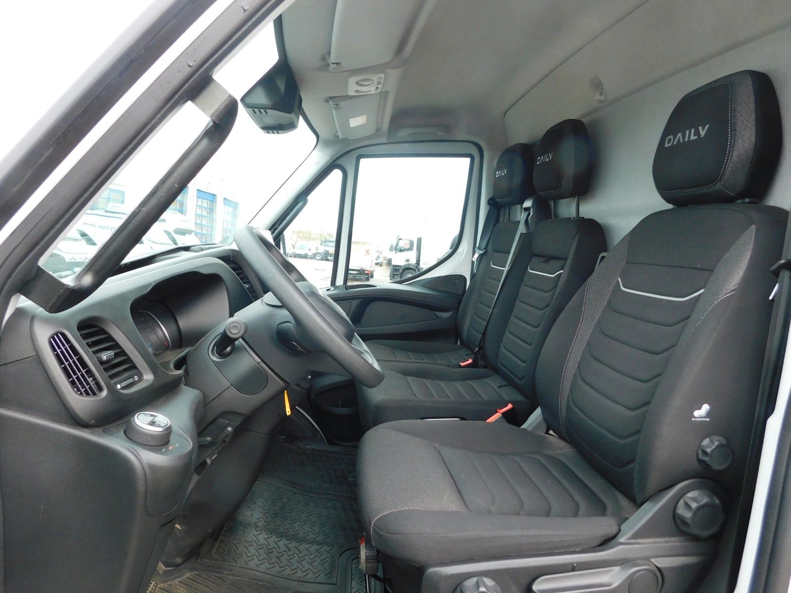 Fahrzeugabbildung Iveco Daily 35C18H/P Fahrgestell/Luftfederung/ AHK