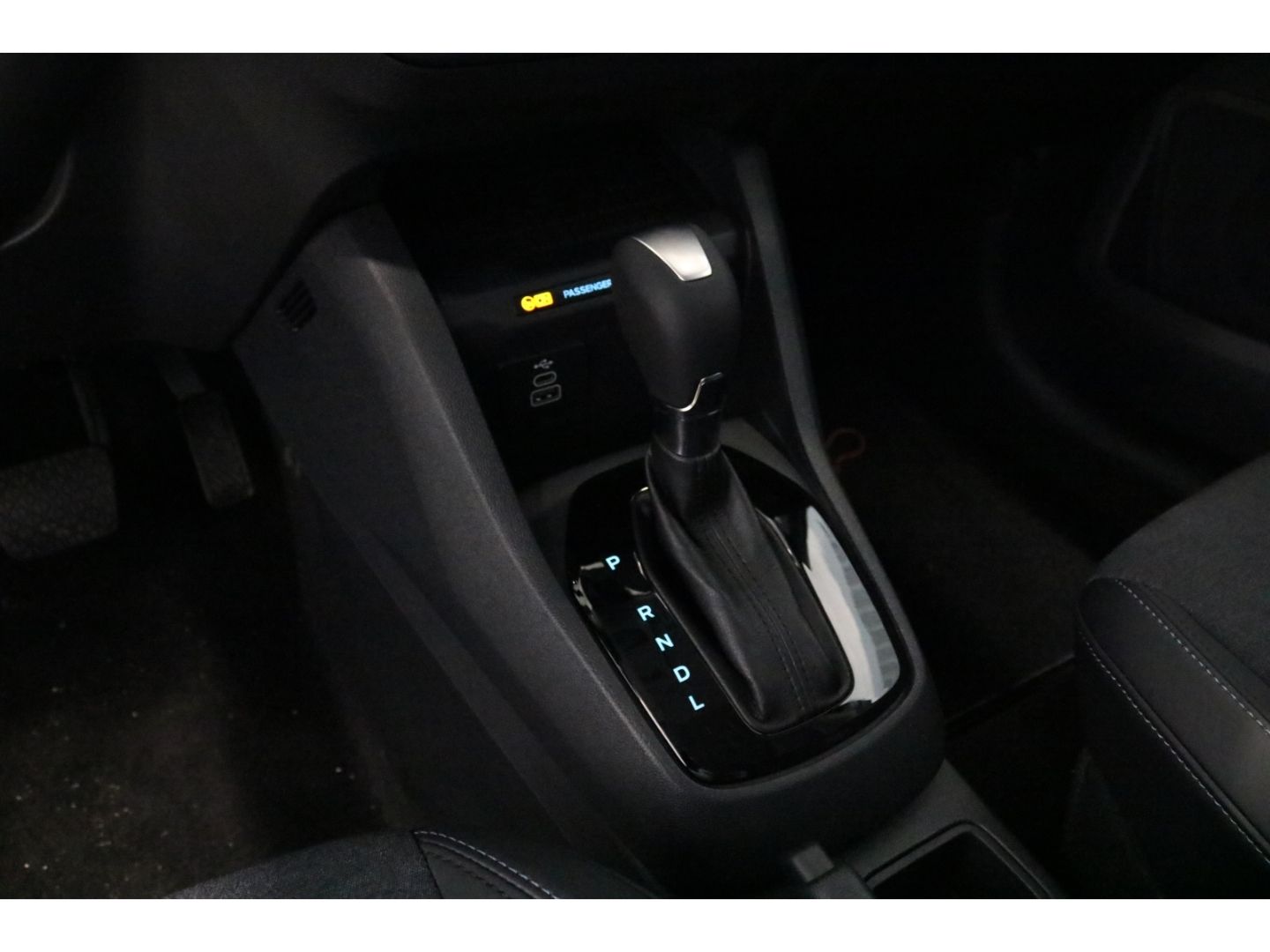 Fahrzeugabbildung Ford Tourneo Courier Active AUTOMATIK,