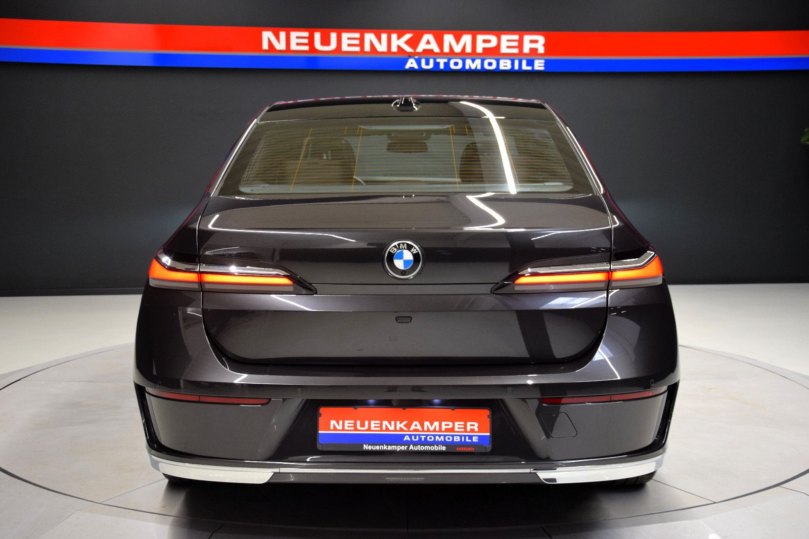 Fahrzeugabbildung BMW 740 d xDrive Kristall Panorama TV Bowers & Wilki