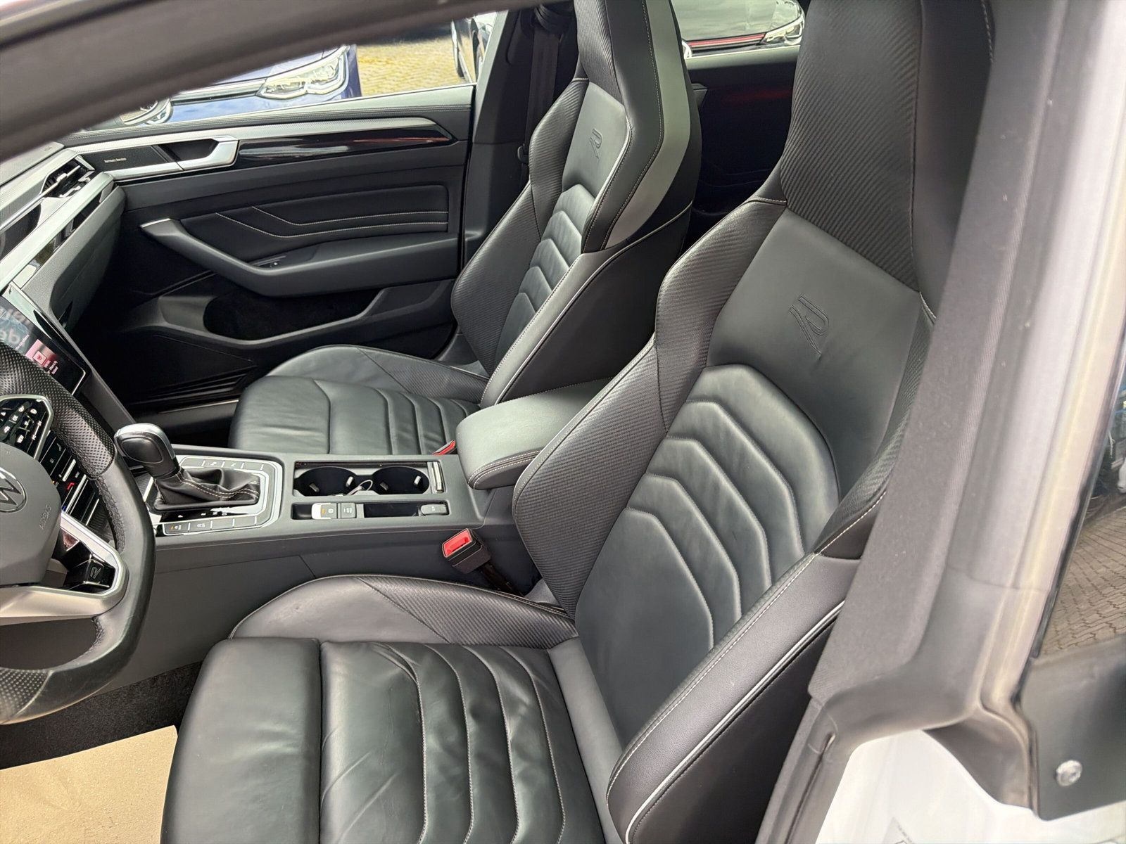 Arteon SB R-Line TDi DSG PANO Navi LED Kamera