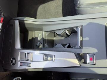 Peugeot 308 SW GT HYBRID 145 e-DSC6