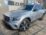 Mercedes-Benz GLC 300 de 4Matic/ACC/AHK/KAMERA - Hybrid (Diesel/Elektro): Geländewagen