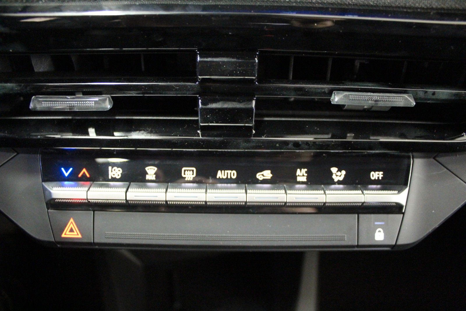 Fahrzeugabbildung Renault Clio VI E-Tech 160 Full Hybrid Techno