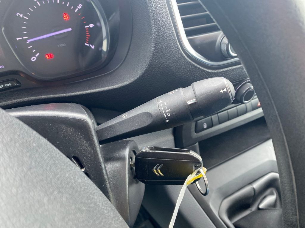 Fahrzeugabbildung Citroën Jumpy Variospace XL BlueHDi 120 Worker *6-Sitzer