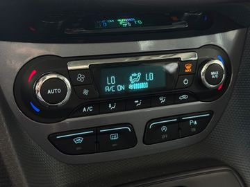 Ford Grand Tourneo - 12