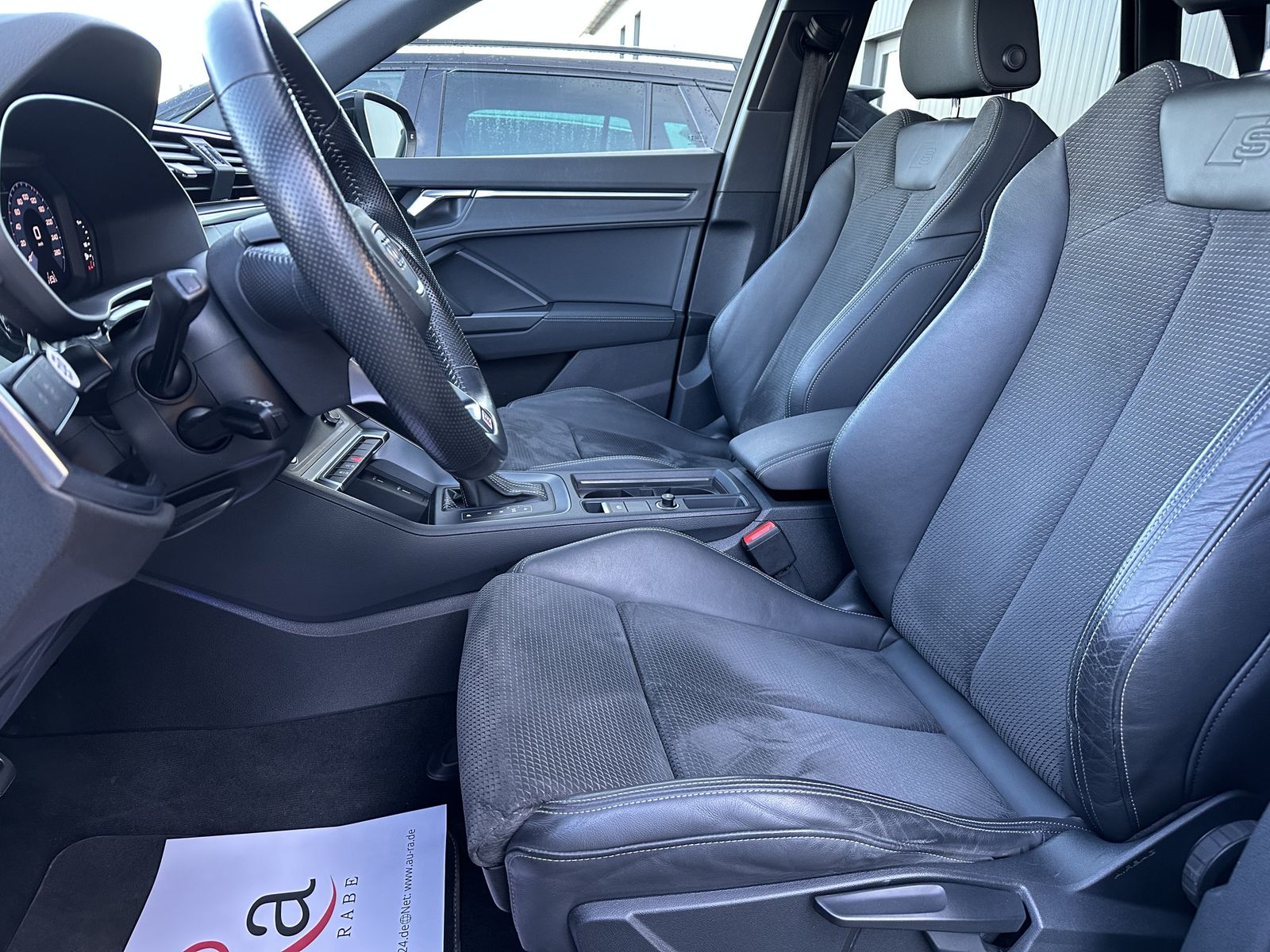 Fahrzeugabbildung Audi Q3 35 TDI S-Line LED+PANO+AHK+STANDHEIZUNG+18ZO