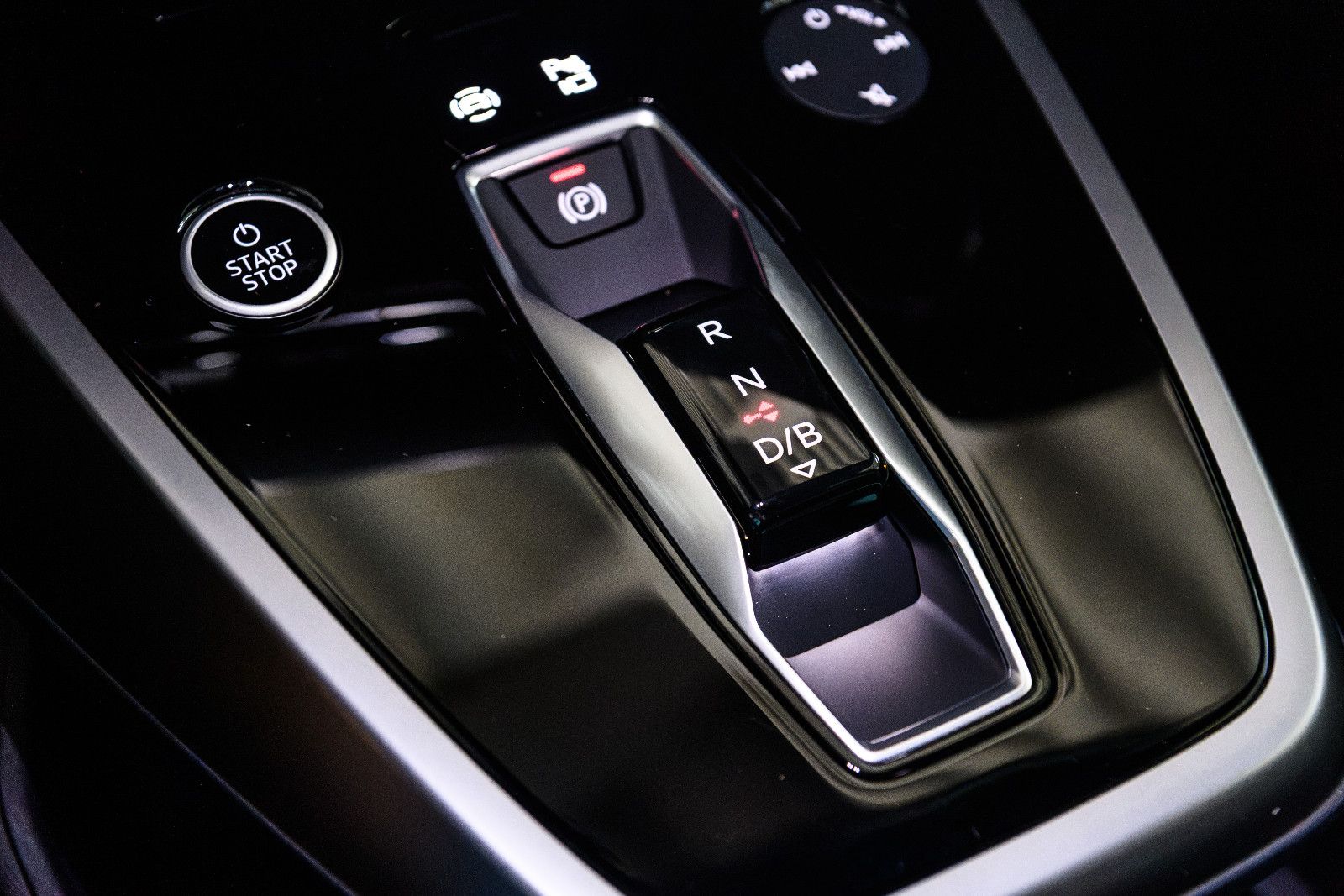 Fahrzeugabbildung Audi Q4 e-tron 45 quattro S-Line MATRIX/RFK/NAVI/