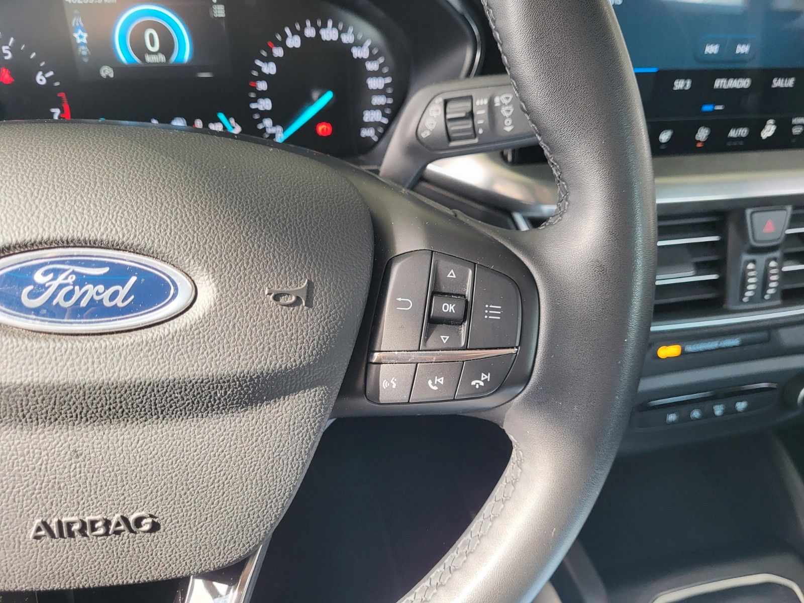Fahrzeugabbildung Ford Focus Lim./WINTER-P/KEYFREE/NAVI/TEMPOMAT/LED