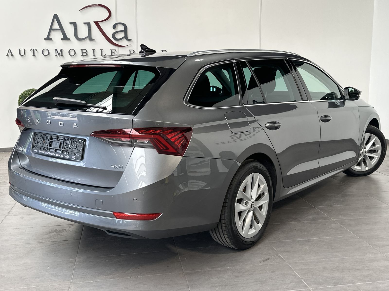 Fahrzeugabbildung SKODA Octavia Combi 2.0 TSI DSG 4x4 Style NAV+LED+AHK