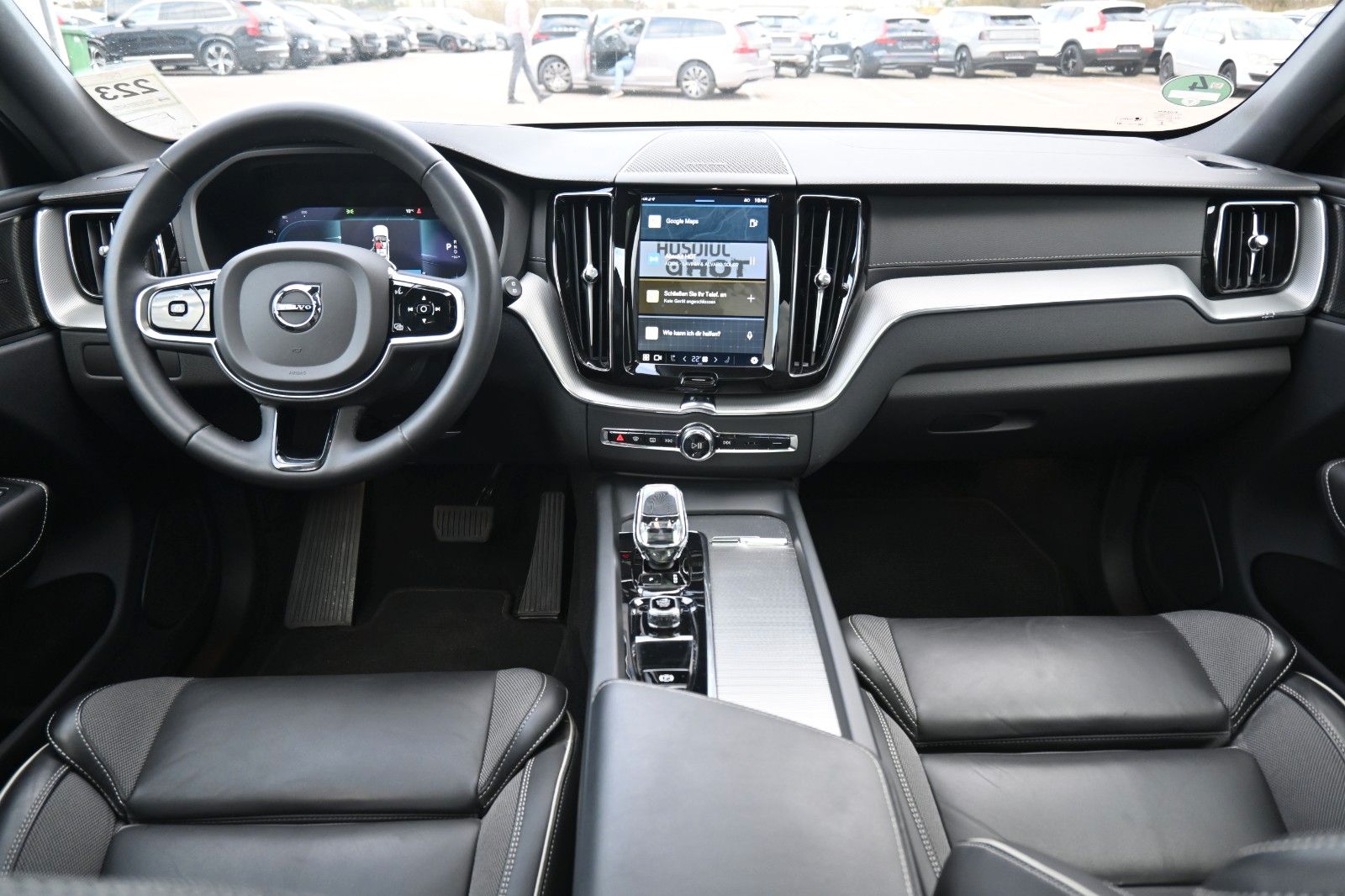 Fahrzeugabbildung Volvo XC60 B4 Ultimate Dark AWD*LUFT*360°*SDTHZG*LED