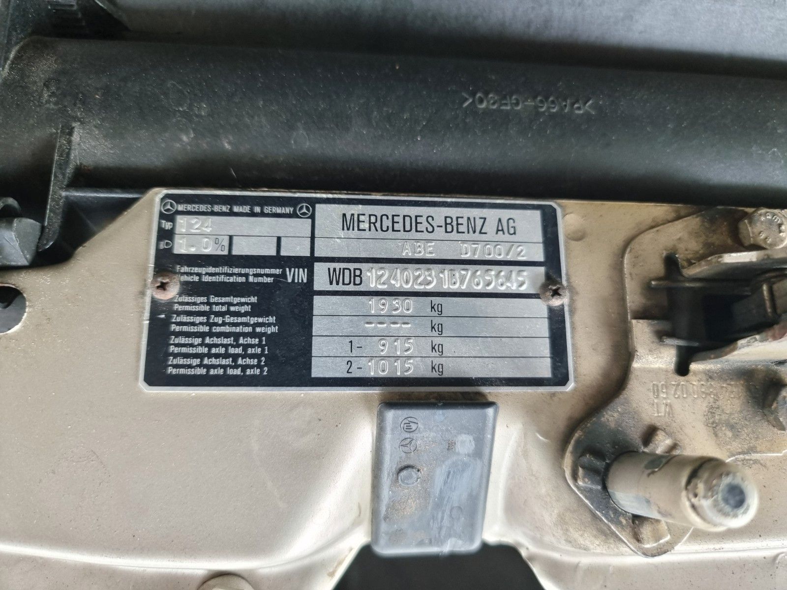 Fahrzeugabbildung Mercedes-Benz 230 E/Schiebedach/AHK/H-Zul./Sehr schöner Zust.