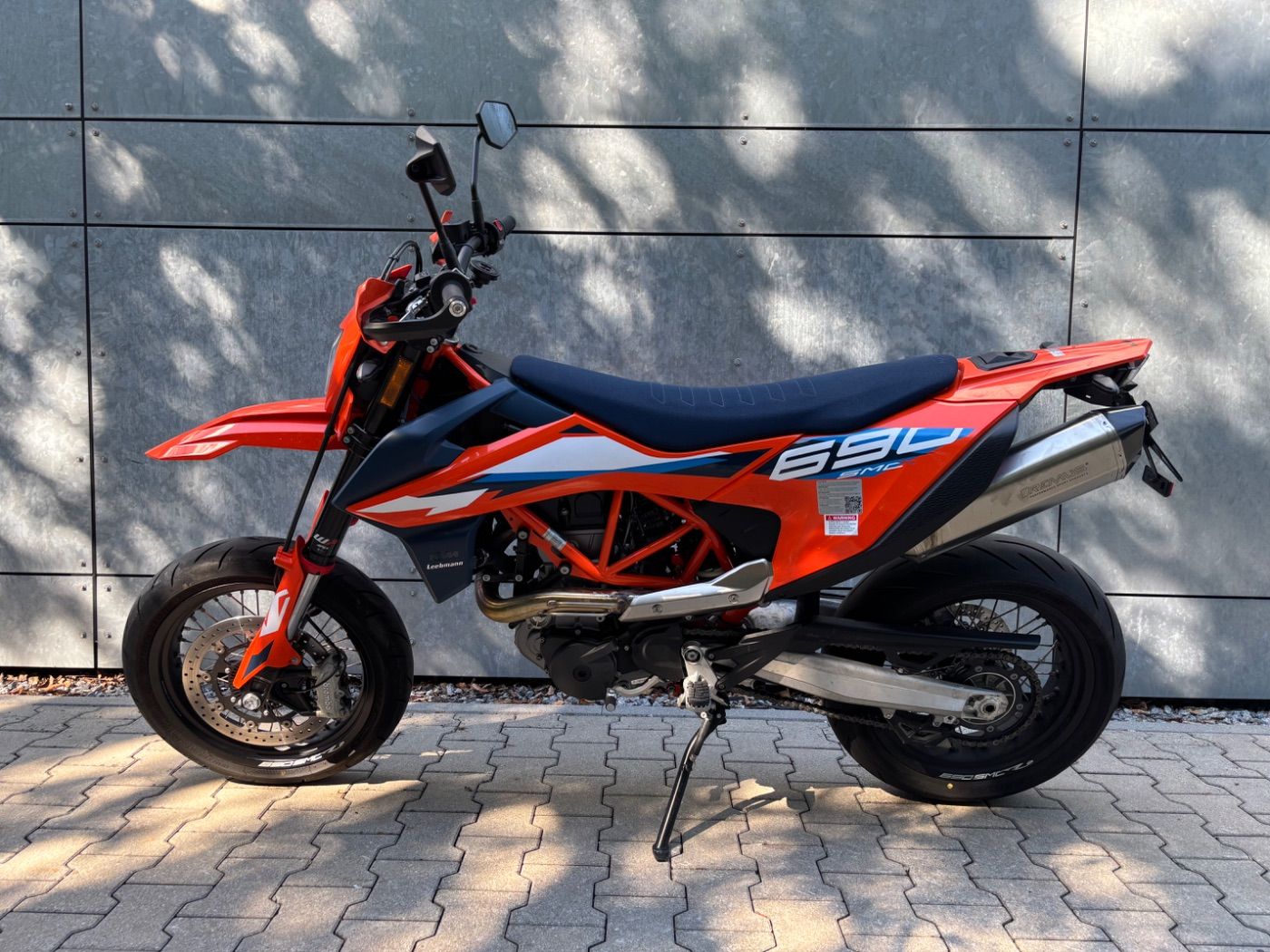 Fahrzeugabbildung KTM 690 SMC-R kurzer Kennzeichenhalter Remus