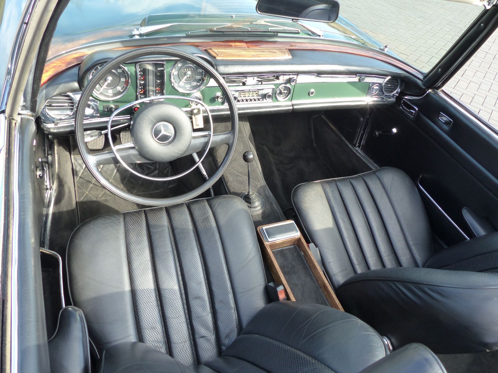 Fahrzeugabbildung Mercedes-Benz 280 SL Pagode