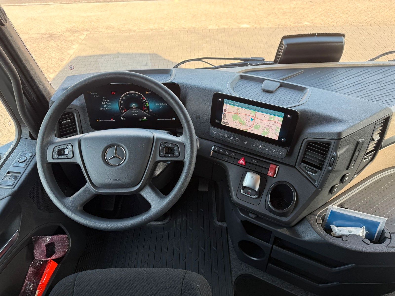 Fahrzeugabbildung Mercedes-Benz Actros 1848 LS BigSpace mit ADR