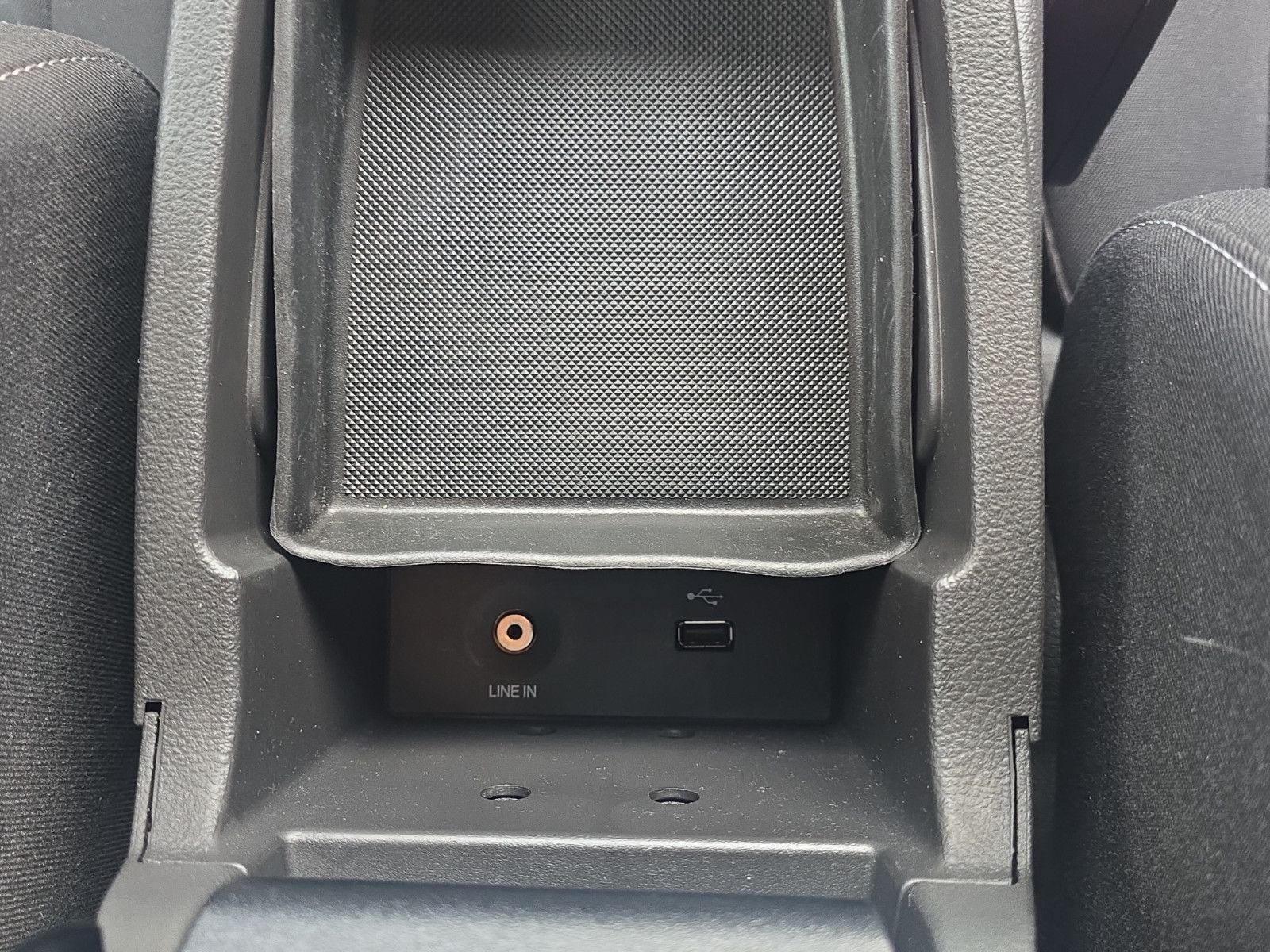 Fahrzeugabbildung Ford Focus Turnier Champions Edition