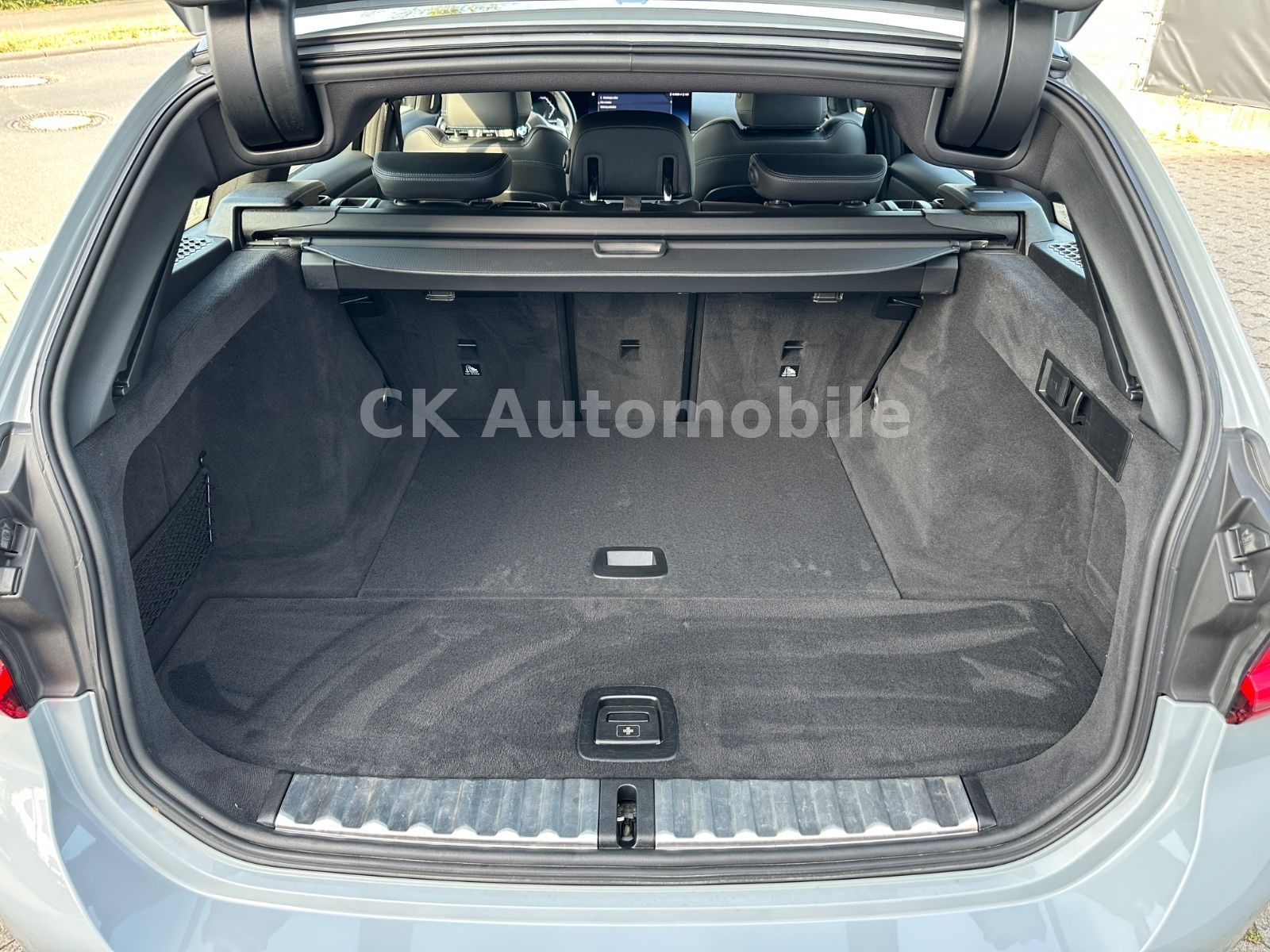 Fahrzeugabbildung BMW 330d xDrive Touring M-Sport/Navi/Head-Up/LED/Kam