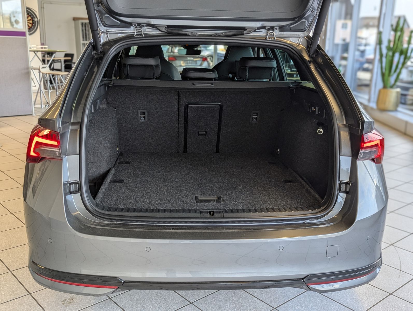 SKODA Octavia 2.0 TDI Sportline Matix Canton AHK 5J-Ga - Image 16