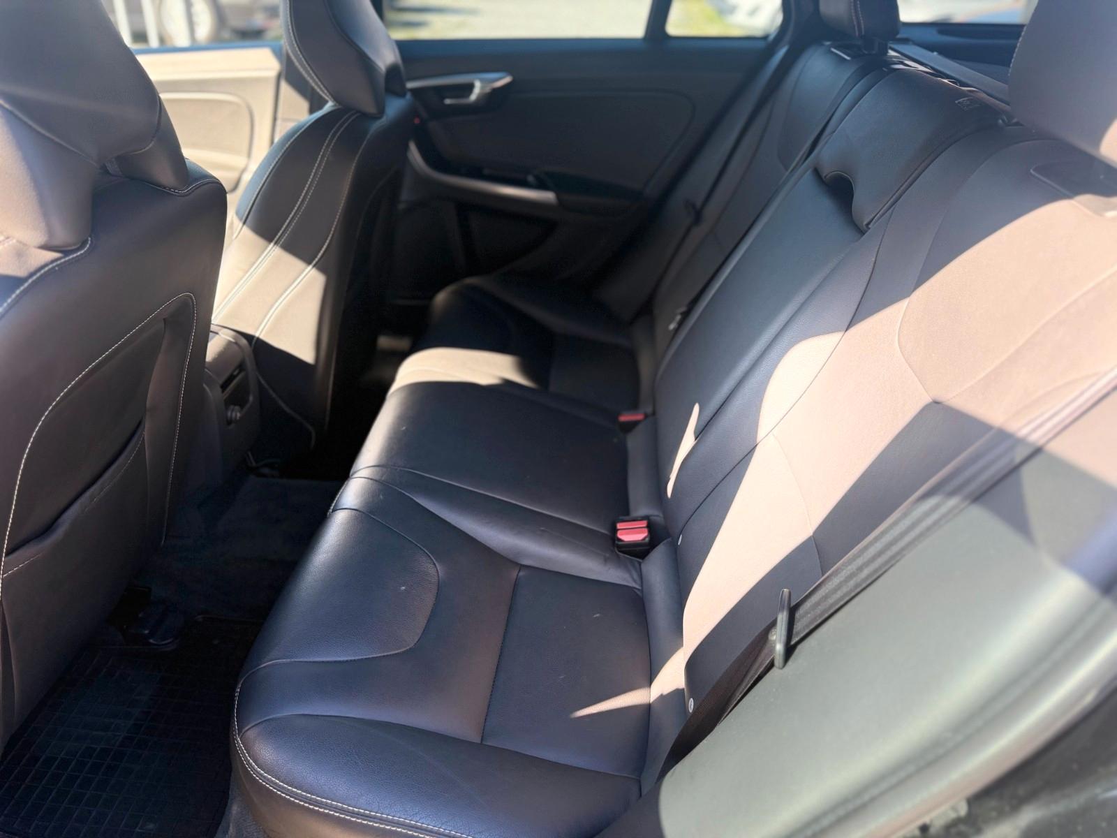 Volvo V60 Kombi Leder*Camera*Tüv Neu*Garantie
