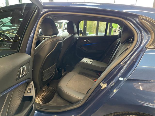 BMW 118 d Sport Line *LED*PDC*CARPLAY*TOUCH*SHZ*TEMP