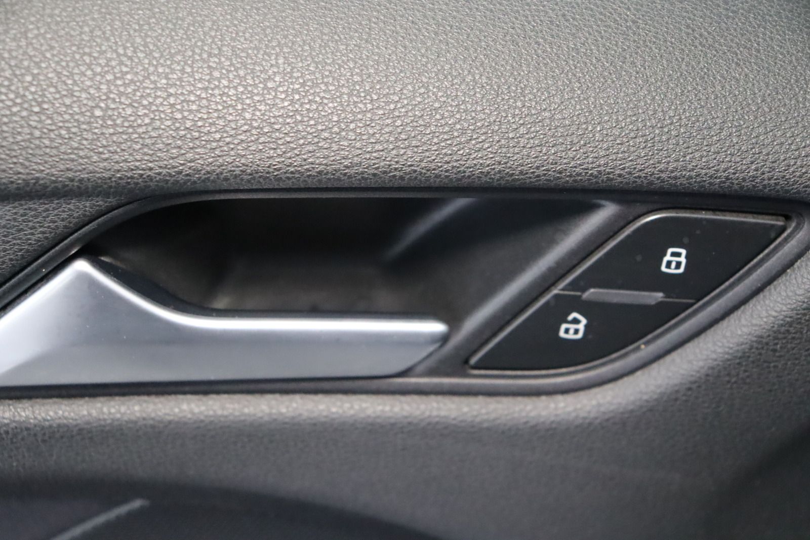 Fahrzeugabbildung Audi A3 1.4 TFSI Ambiente Sportback * Navi * Bi-Xenon