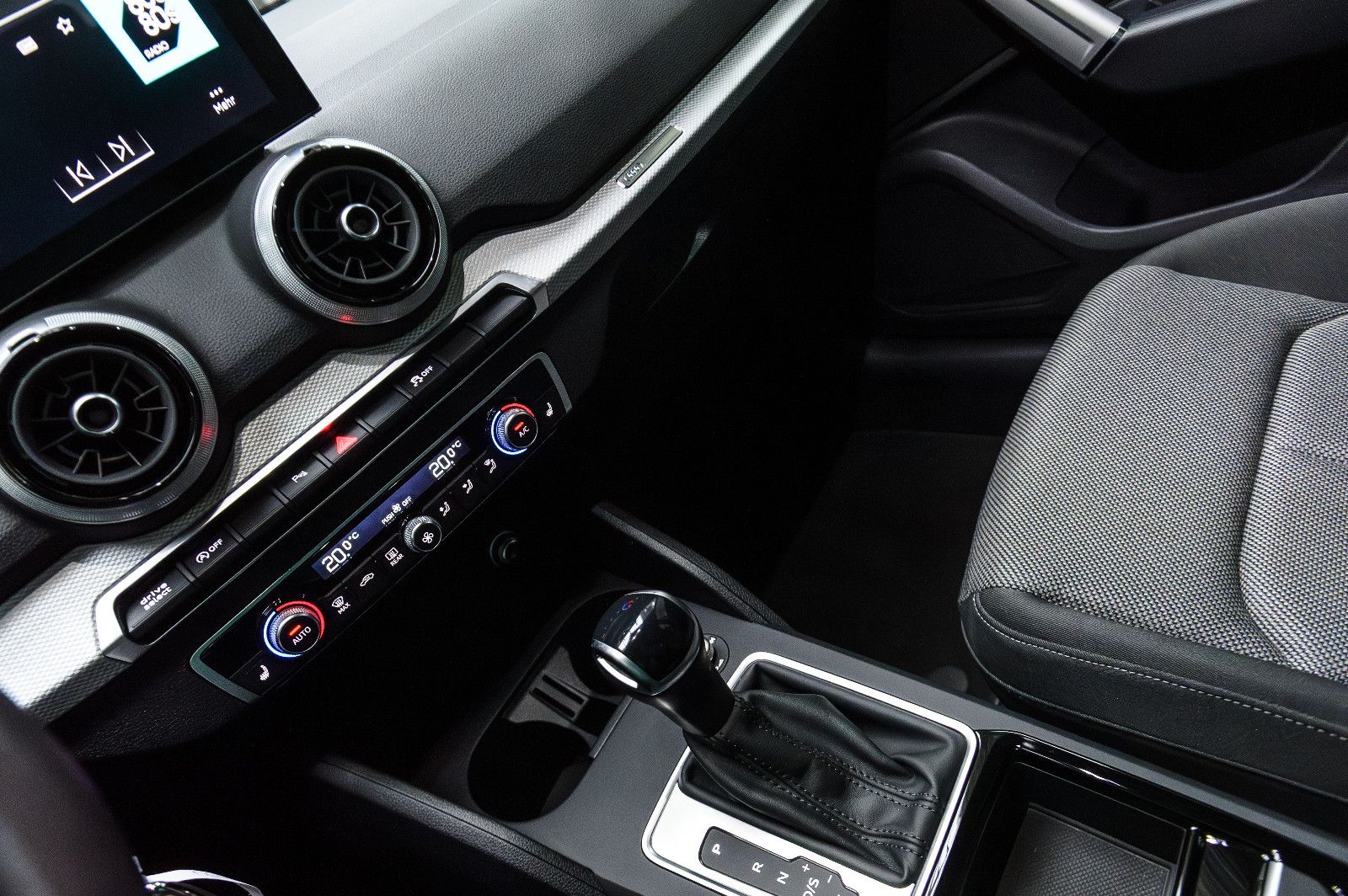 Fahrzeugabbildung Audi Q2 35 TFSI S line 1.5 S-Tronic LED+KAM+VIRTUAL