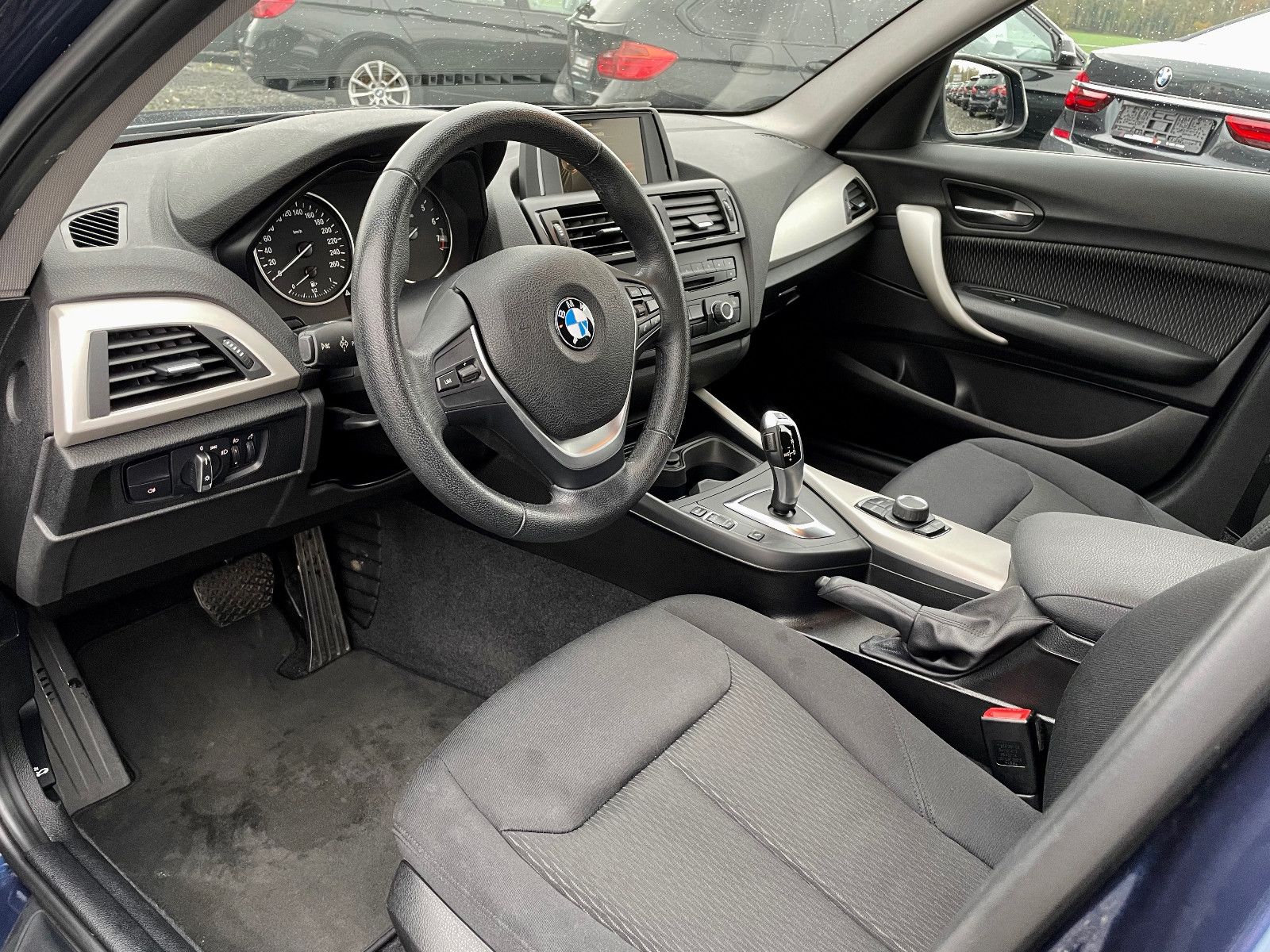 Fahrzeugabbildung BMW 116i 5-Türer Aut. Klima SHZ PDC SCHECKHEFT SPORT