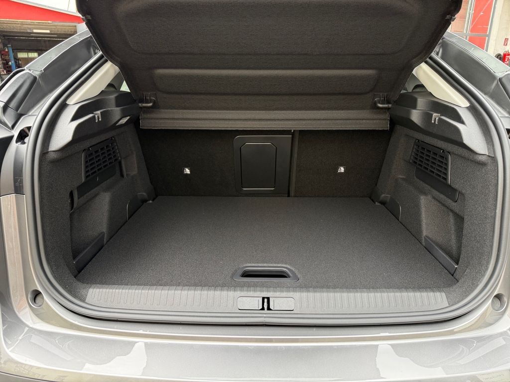 Fahrzeugabbildung Citroën C4 Hybrid 136 ë-DSC6 MAX