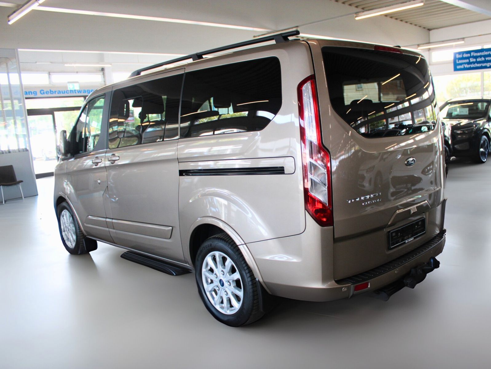 Fahrzeugabbildung Ford Tourneo Custom Titanium Aut. 8-Si STDZ LEDER AHK
