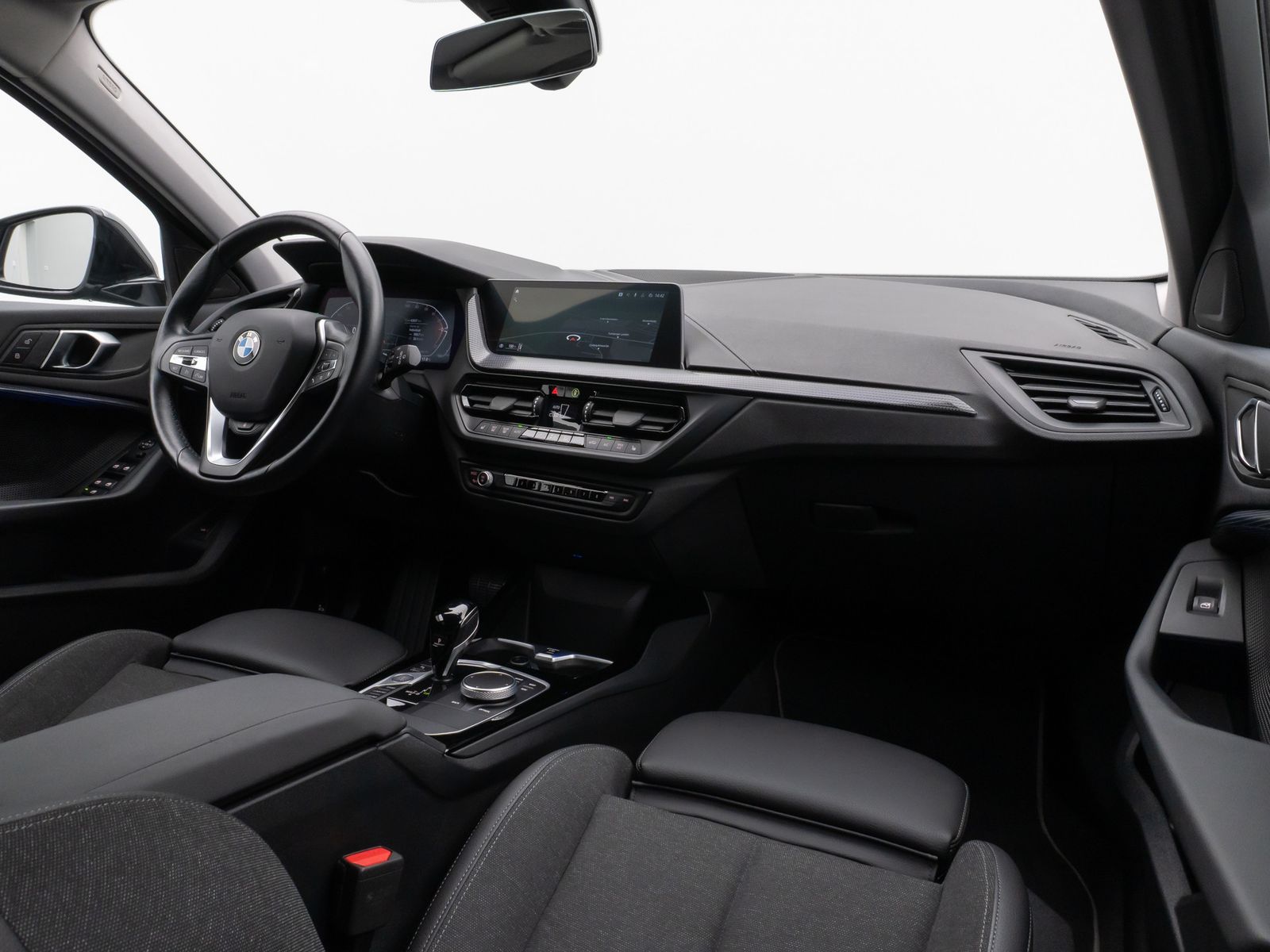 Fahrzeugabbildung BMW 118i Sport Line DAB HiFi Lenkrhz Fernlichtassist