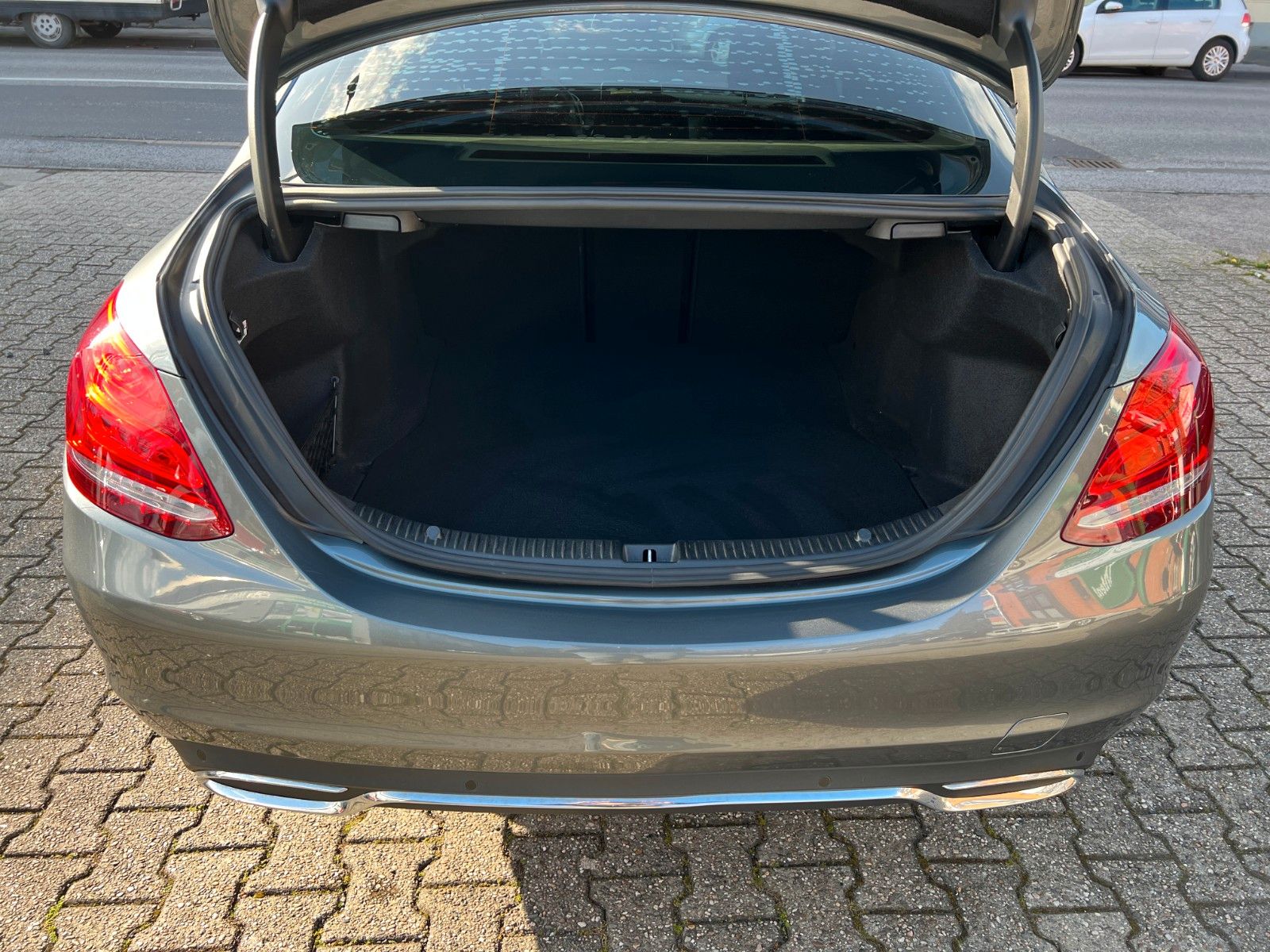 Fahrzeugabbildung Mercedes-Benz C 200 C -Klasse Lim. 4Matic Avantgarde NAVI AHK