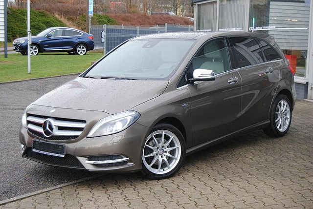 Mercedes-Benz B 200 CDI Autom.Pano.Leder.Navi.Xenon.8xRäder