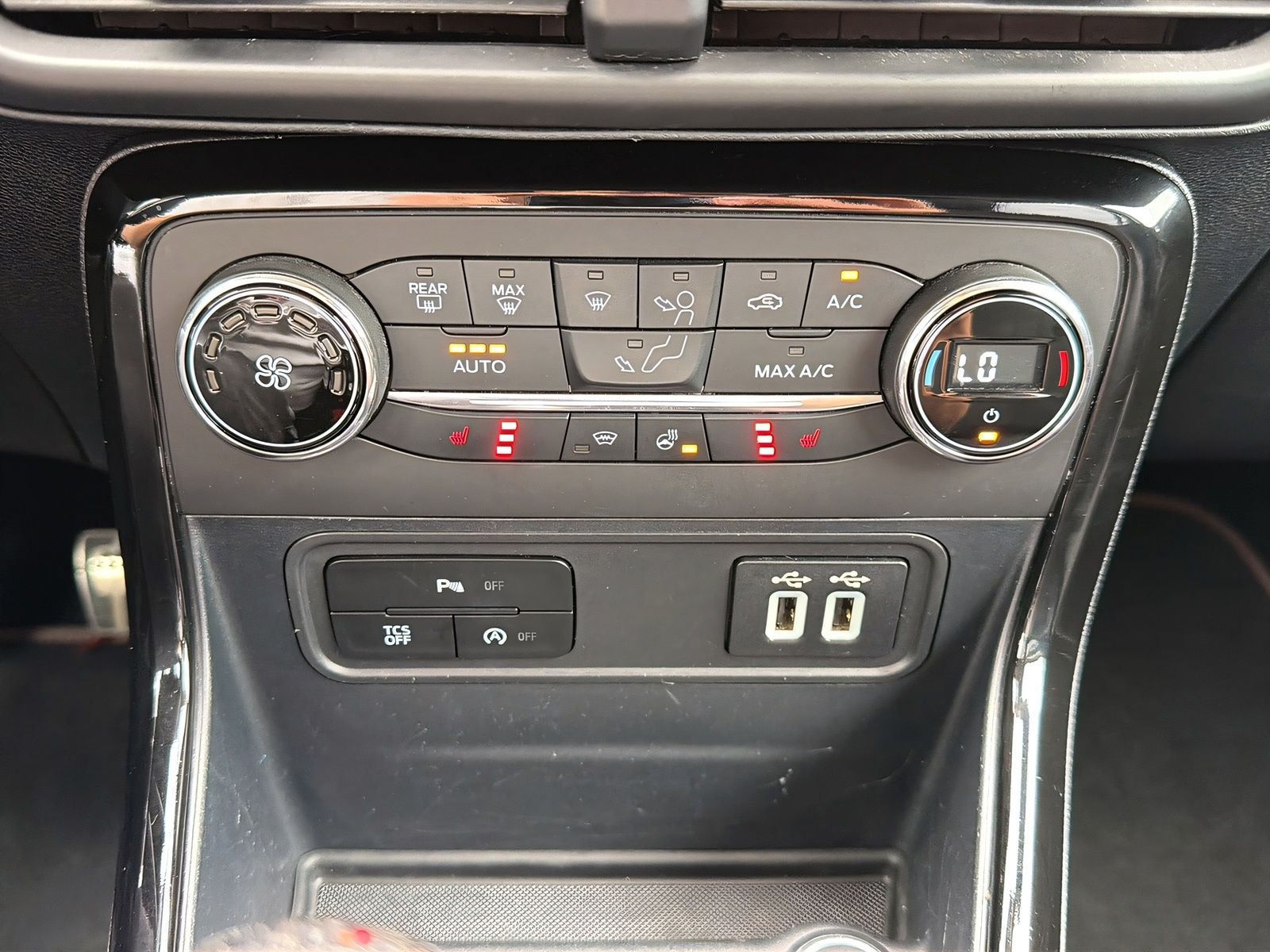 Fahrzeugabbildung Ford EcoSport 1.0 ST-LINE AHK LEDER KLIMAAUT.NAVI PDC