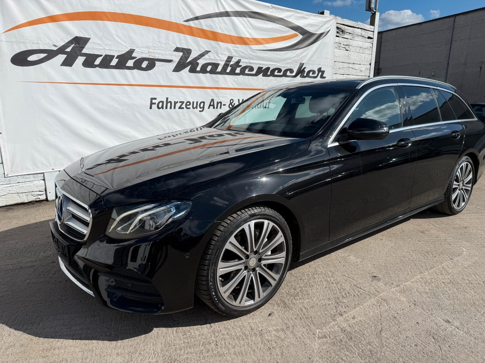 MERCEDES-BENZ E 220d*AMG-Line*Burmester*CAM*9G*Pano*LED