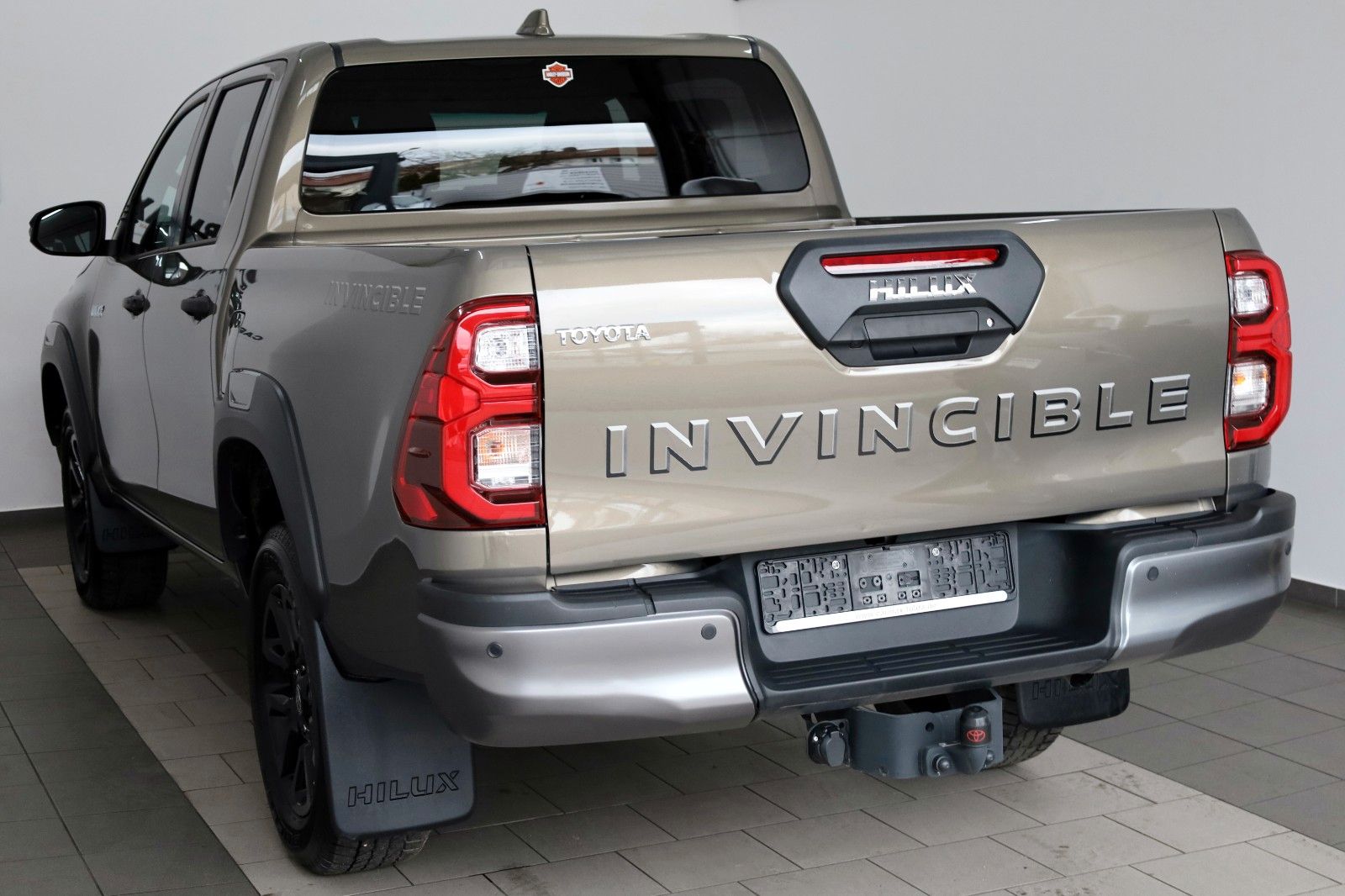 Fahrzeugabbildung Toyota Hilux Double Cab Invincible,ACC,Nav,AHK,Garantie