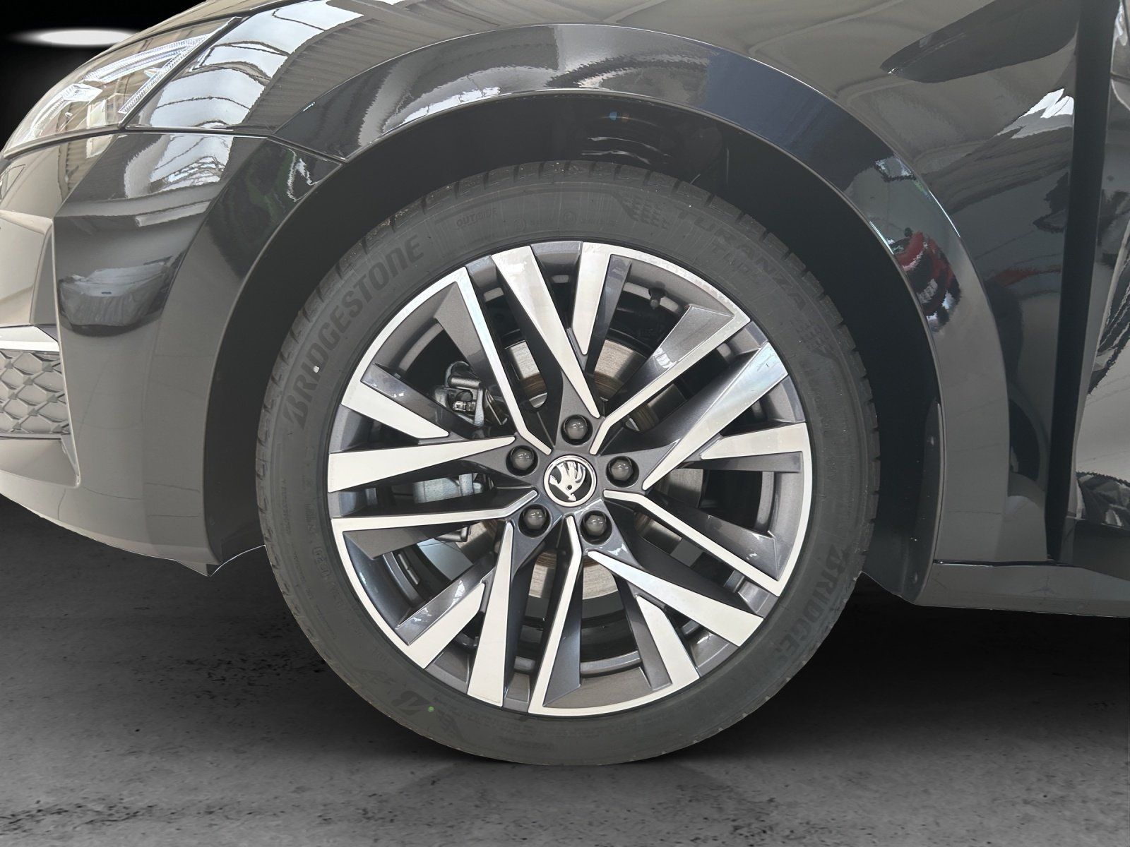 Fahrzeugabbildung SKODA Octavia Combi Selection 2,0 TDI 110 kW DSG